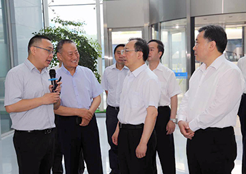 国务委员、国务院秘书长， 时任江苏省委书记吴政隆调研ag8集团科技